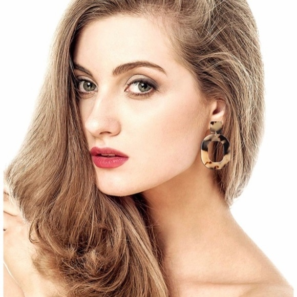 SALE💚 any 3 for $18 💚 Tortoise Hoop Drop Resin Acrylic Earrings - Picture 7 of 7